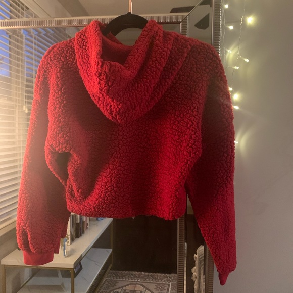 Fluffy, red cropped hoodie - Picture 6 of 8